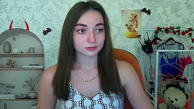  Barbie Kiss  online show from 10/28/25, 02:20