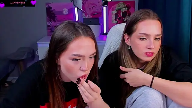 YaraKroft  online show from 04/29/26, 07:45