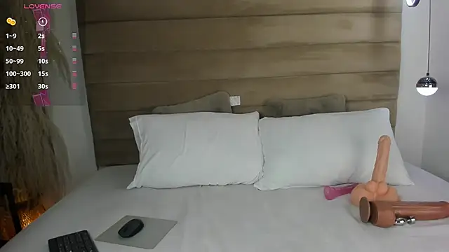 Snapshot of IsabellaJonns chatting on 02/06/25, 04:21 IsabellaJonns online show from 02/06/25, 04:21