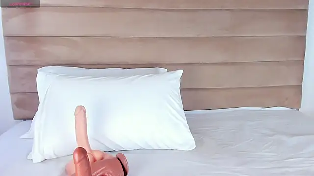 Snapshot of IsabellaJonns chatting on 02/11/25, 04:22 IsabellaJonns online show from 02/11/25, 04:22