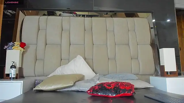 Hanna lens online show from 03/12/25, 02:12