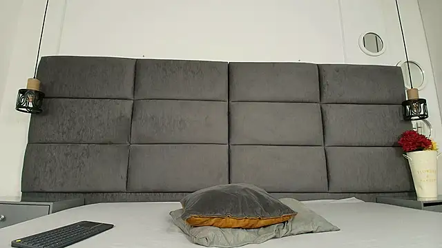 Hanna lens online show from 11/24/25, 10:20