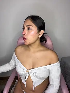 Snapshot of _Danaa chatting on 03/21/25, 07:13 Danaa online show from 03/21/25, 07:13