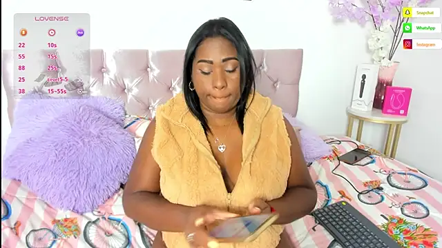 alanavega11 online show from 04/23/26, 01:02