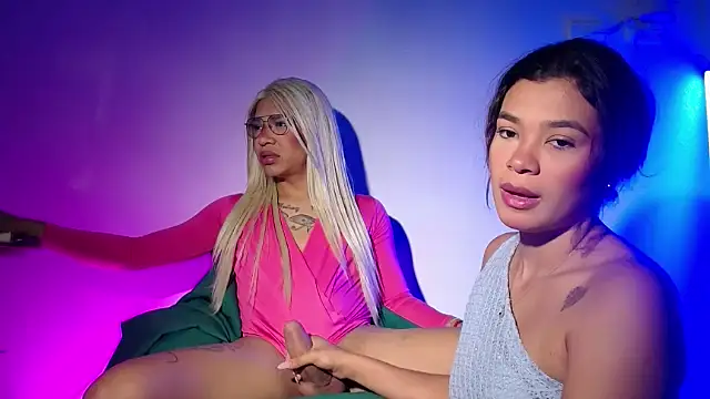 Snapshot of youdremalovets chatting on 02/22/25, 12:40 youdremalovets online show from 02/22/25, 12:40