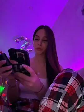 Snapshot of EricaWalls chatting on 12/06/24, 10:19 EricaWalls online show from 12/06/24, 10:19