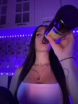 Snapshot of EricaWalls chatting on 12/15/24, 06:04 EricaWalls online show from 12/15/24, 06:04