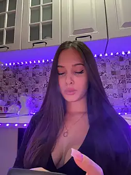 Snapshot of EricaWalls chatting on 12/22/24, 03:33 EricaWalls online show from 12/22/24, 03:33