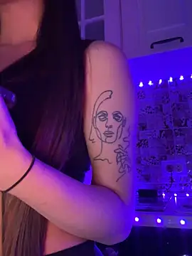 Snapshot of EricaWalls chatting on 02/04/25, 03:00 EricaWalls online show from 02/04/25, 03:00