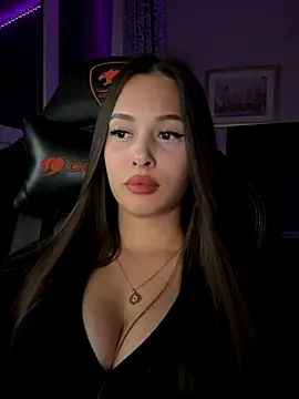 Snapshot of EricaWalls chatting on 10/18/25, 10:43 EricaWalls online show from 10/18/25, 10:43