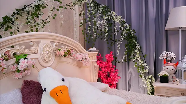 MonaEldon online show from 11/24/25, 02:33