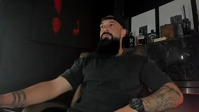 axxelrich  online show from 10/25/25, 04:09