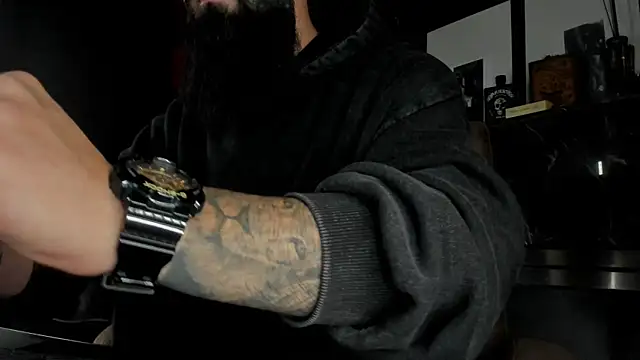 axxelrich  online show from 10/28/25, 04:38