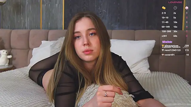 Snapshot of LoraineLuff chatting on 01/10/25, 06:06 LoraineLuff online show from 01/10/25, 06:06