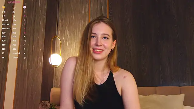 Snapshot of LoraineLuff chatting on 03/08/25, 08:57 LoraineLuff online show from 03/08/25, 08:57