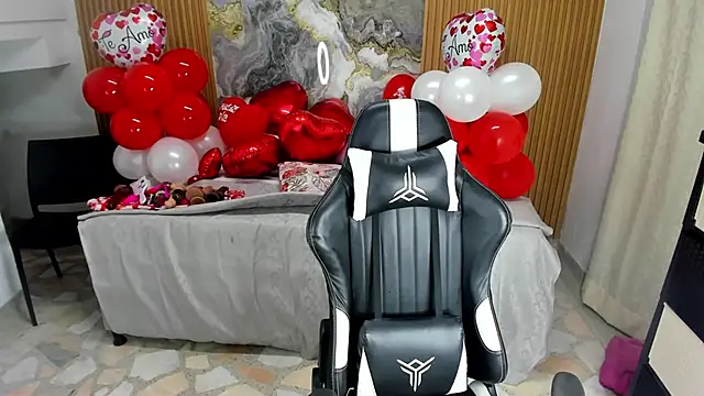 Danna topless online show from 02/19/25, 12:00