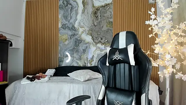 Danna topless online show from 03/27/26, 12:05