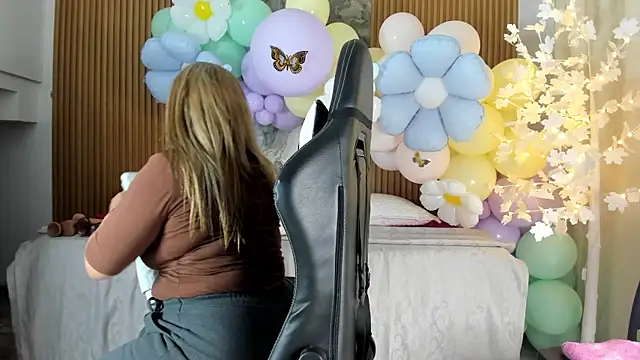 Danna topless online show from 04/08/26, 12:05