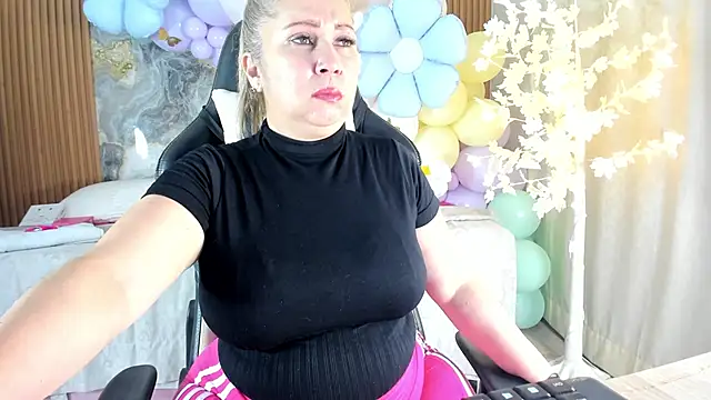 Danna topless online show from 04/13/26, 12:10