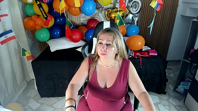 Snapshot of Danna_topless chatting on 06/11/26, 12:03 Danna topless online show from 06/11/26, 12:03