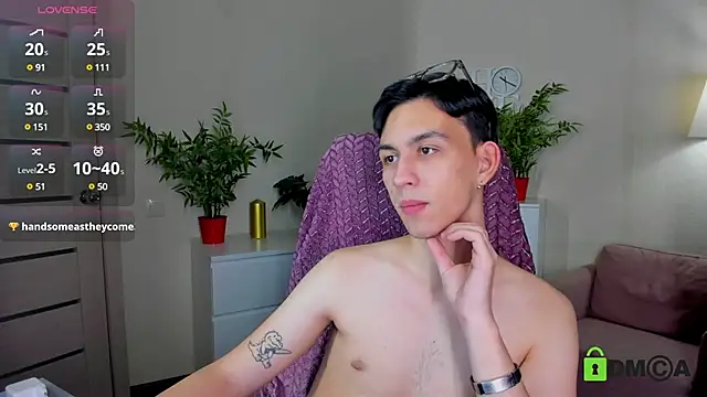 Snapshot of Ul_Tima chatting on 12/16/24, 04:45 Ul Tima online show from 12/16/24, 04:45