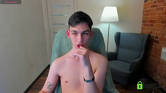 Snapshot of Ul_Tima chatting on 12/17/24, 08:43 Ul Tima online show from 12/17/24, 08:43