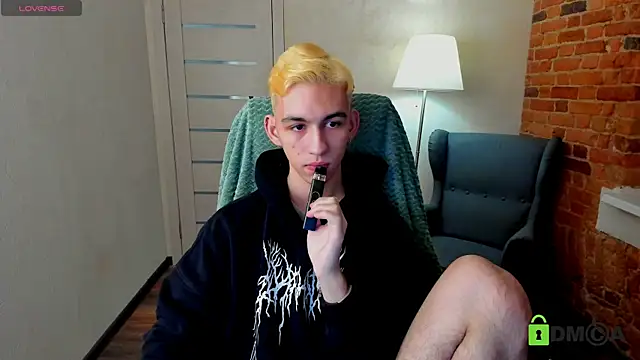 Snapshot of Ul_Tima chatting on 12/28/24, 08:36 Ul Tima online show from 12/28/24, 08:36