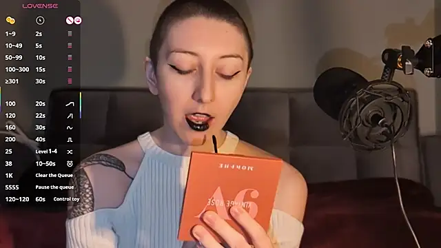 lovelylucyy online show from 02/05/25, 08:14