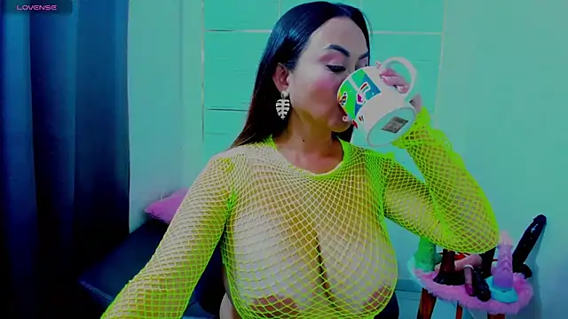 Snapshot of IsaSixty9 chatting on 02/06/25, 08:45 IsaSixty9 online show from 02/06/25, 08:45