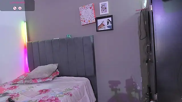 Snapshot of curvy_jhacky chatting on 03/15/25, 12:15 curvy jhacky online show from 03/15/25, 12:15