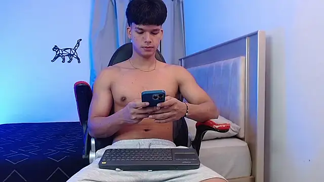 Snapshot of lous_g chatting on 12/21/25, 01:02 lous g online show from 12/21/25, 01:02