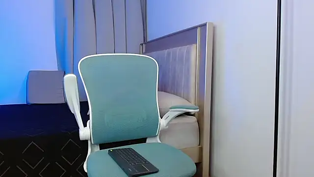 Snapshot of lous_g chatting on 07/22/26, 02:14 lous g online show from 07/22/26, 02:14