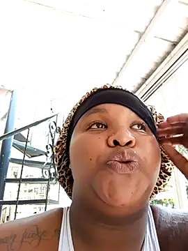 briyinabloom  online show from 03/16/25, 08:00