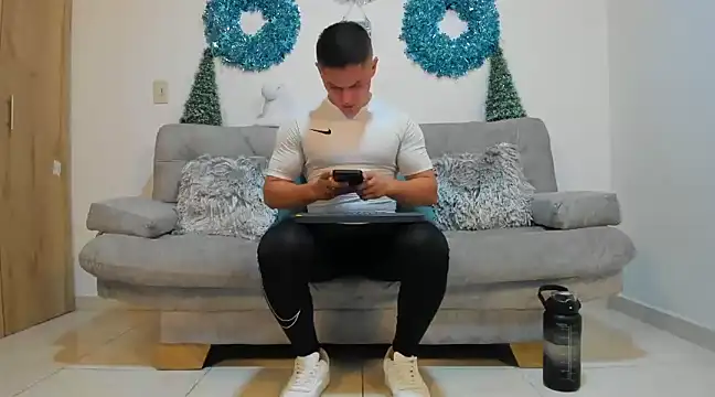 Snapshot of julian_wallace chatting on 01/05/25, 01:13 julian wallace online show from 01/05/25, 01:13