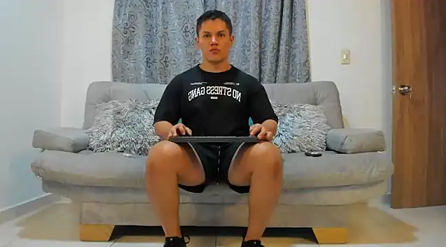 Snapshot of julian_wallace chatting on 01/17/25, 08:44 julian wallace online show from 01/17/25, 08:44