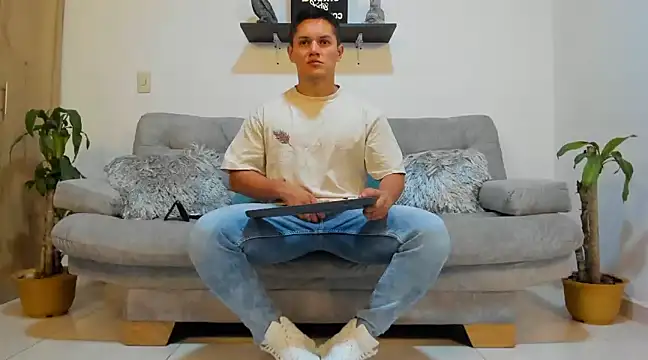 Snapshot of julian_wallace chatting on 01/20/25, 11:54 julian wallace online show from 01/20/25, 11:54