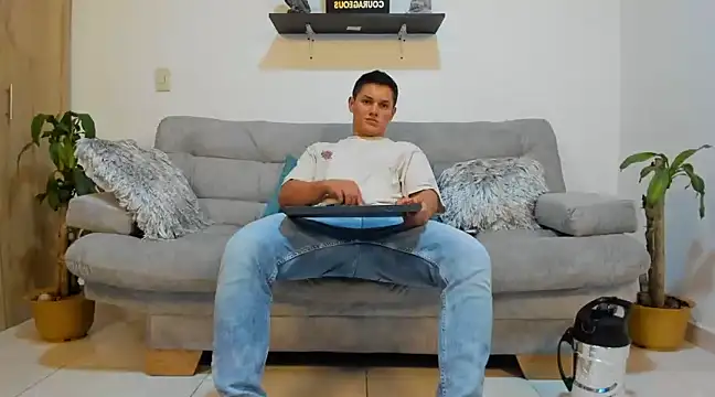 Snapshot of julian_wallace chatting on 01/21/25, 03:37 julian wallace online show from 01/21/25, 03:37