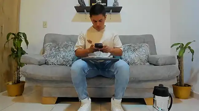 Snapshot of julian_wallace chatting on 01/21/25, 02:26 julian wallace online show from 01/21/25, 02:26