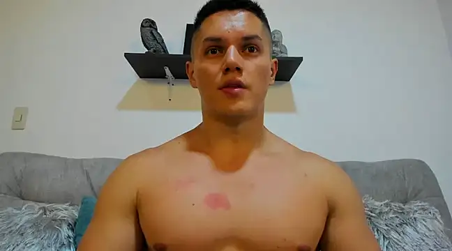 Snapshot of julian_wallace chatting on 01/23/25, 02:44 julian wallace online show from 01/23/25, 02:44