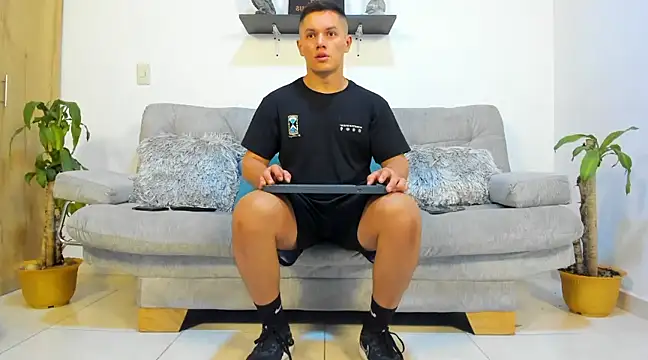 Snapshot of julian_wallace chatting on 01/23/25, 02:07 julian wallace online show from 01/23/25, 02:07