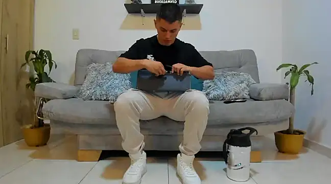 Snapshot of julian_wallace chatting on 01/24/25, 10:08 julian wallace online show from 01/24/25, 10:08