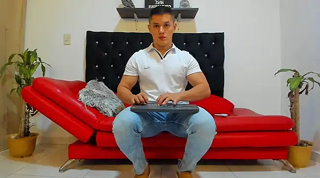 Snapshot of julian_wallace chatting on 02/14/25, 10:58 julian wallace online show from 02/14/25, 10:58