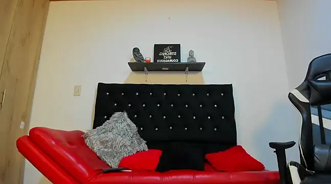 Snapshot of julian_wallace chatting on 03/05/25, 12:05 julian wallace online show from 03/05/25, 12:05