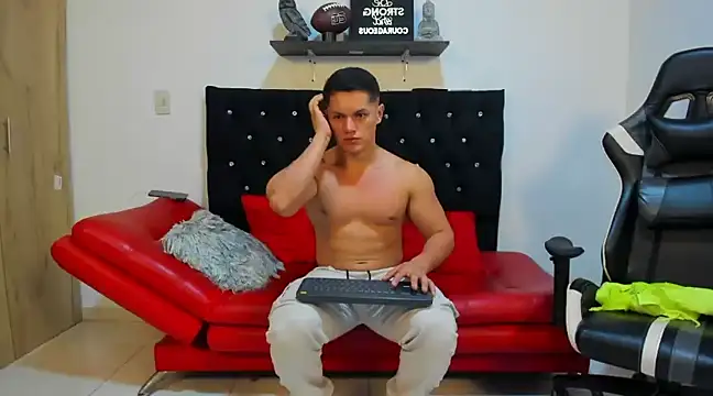 Snapshot of julian_wallace chatting on 03/17/25, 01:14 julian wallace online show from 03/17/25, 01:14