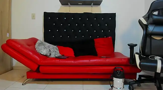 Snapshot of julian_wallace chatting on 03/20/25, 01:13 julian wallace online show from 03/20/25, 01:13