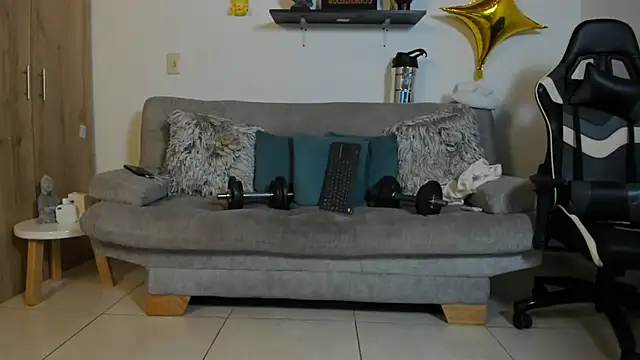 Snapshot of julian_wallace chatting on 09/10/25, 02:39 julian wallace online show from 09/10/25, 02:39