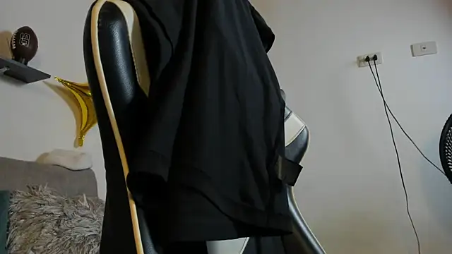 Snapshot of julian_wallace chatting on 09/12/25, 07:03 julian wallace online show from 09/12/25, 07:03