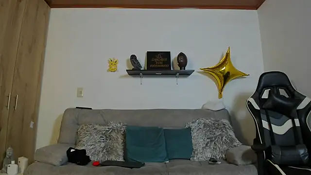 Snapshot of julian_wallace chatting on 09/15/25, 02:28 julian wallace online show from 09/15/25, 02:28