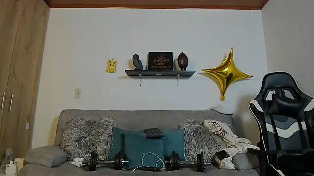 Snapshot of julian_wallace chatting on 09/23/25, 04:10 julian wallace online show from 09/23/25, 04:10