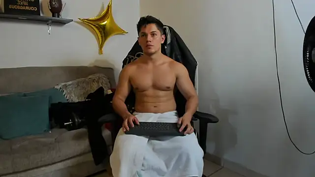 Snapshot of julian_wallace chatting on 10/13/25, 07:14 julian wallace online show from 10/13/25, 07:14